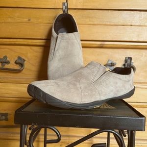 Tan leather Merrell shoes with Vibram sole